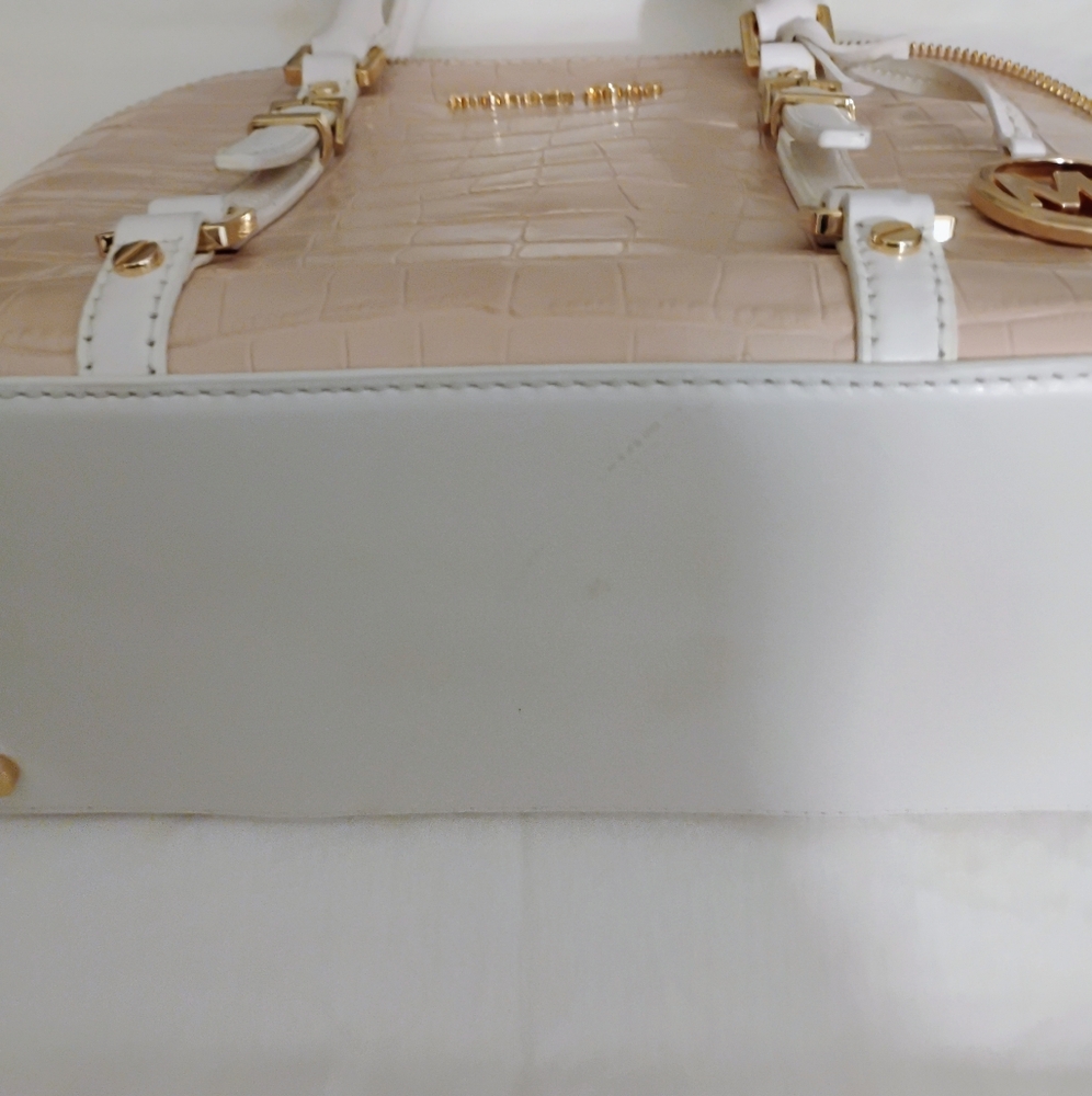 Michael Kors Croc Embossed Leather Bag - Picture 3 of 7